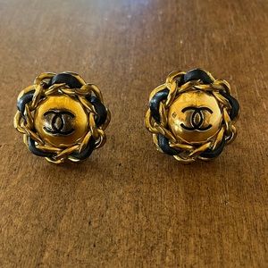 CHANEL VINTAGE Gold Tone & Black Leather Chain CC Clip On Earrings
